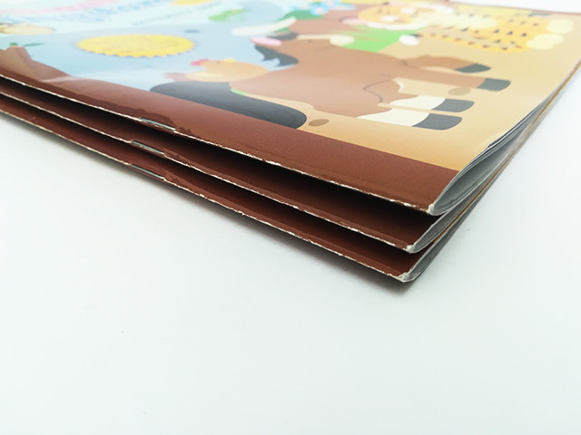 Impressão de livro de revista em cores papelão brilhante impressão de brochura