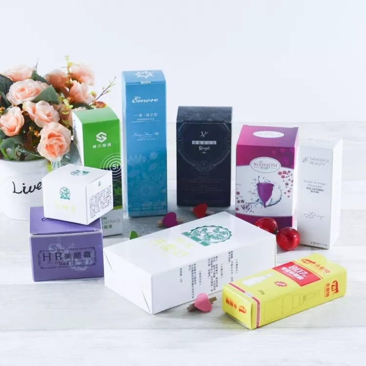 A cor completa de placa de marfim imprimiu as caixas brancas do cartão dos cosméticos de Skincare das caixas