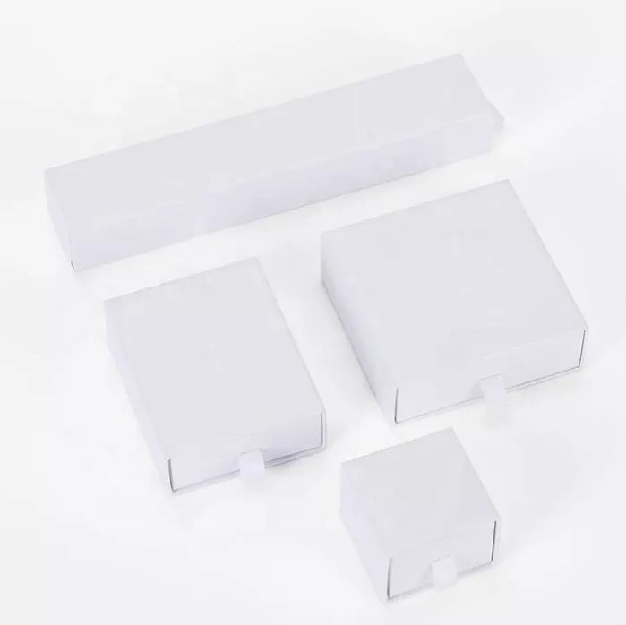 A cor completa do bracelete da colar imprimiu o material de veludo do cartão das caixas